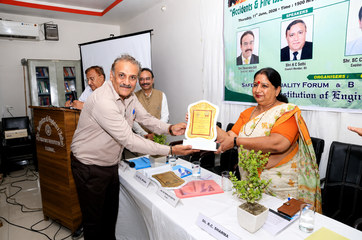Award presentation at the interactive safety workshop